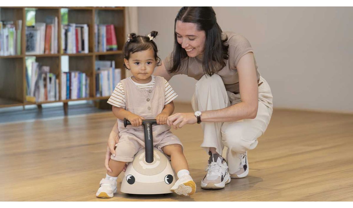 WALK N’ ROLL 2 EN1, le porteur-trotteur évolutif 